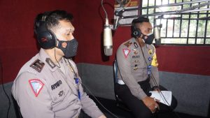 Kasat Lantas Polres Purbalingga Siaran Radio Sosialisasi Operasi Keselamatan Candi 2022