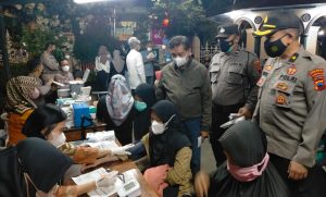 Jemaah Masjid Darussalam Purbalingga Ikuti Vaksinasi Usai Salat Tarawih