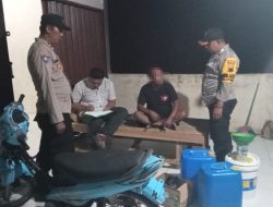 Polsek Karangmoncol Sita Puluhan Liter Tuak di Kios Dekat Jembatan Merah