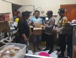 Polsek Mrebet Sita Belasan Botol Miras dari Warung di Desa Selaganggeng