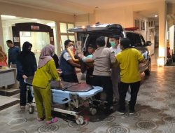 Polisi Polsek Bojongsari Jadi Sopir Ambulans Antar Pasien Melahirkan ke Rumah Sakit