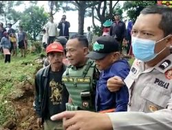 TNI-Polri dan Warga Bantu Evakuasi Penumpang Bus Terguling di Karangreja PurbaIingga