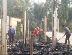 Diduga Akibat Korsleting Listrik, Rumah Warga Desa Kaliori Terbakar