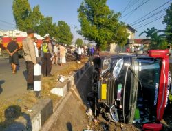 Tabrak Angkudes, Bus Pariwisata Terguling di Bukateja