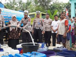 Satlantas Polres Purbalingga Salurkan Bantuan Air Bersih dan Sayuran Gratis