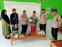 Polsek Kaligondang Serahkan Buku untuk TPQ dan Madrasah