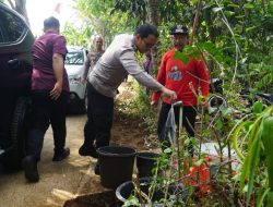 Atasi Kekeringan, Polres Purbalingga Beri Bantuan Pembuatan Sumur Bor di Desa Gumiwang