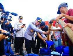 Hari Jadi Ke-72 Humas Polri Dirayakan Dengan Berbagi Air Bersih