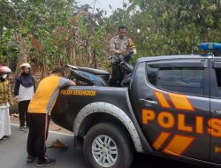 Alami Ban Bocor, Pemotor di Kemangkon Ditolong Polisi