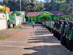 Jadi Inspektur Upacara, Ini Pesan Kapolsek Mrebet kepada Siswa dan Guru