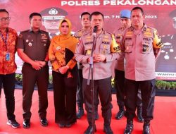 Kapolda Jateng Beri Bantuan Sumur Bor dan Paket Sembako di Pekalongan