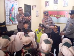 Polsek Mrebet Kenalkan Peralatan Kepolisian kepada Siswa