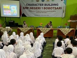 Konselor Polres Purbalingga Beri Pembinaan Karakter Siswa SMP Negeri 1 Bobotsari