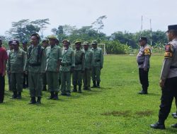 Jelang Pemilu 2204, TNI-Polri di Kaligondang Beri Pelatihan Linmas