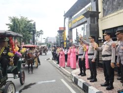 Polres Purbalingga Lepas 19 Personel Purnatugas dengan Delman Hias