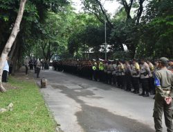 Ratusan Personel Amankan Laga  BRI Liga 1 antara PSS Sleman Lawan Persita Tangerang di Stadion Manahan Solo