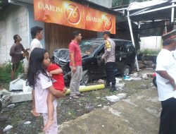 Rem Blong, Avanza Tabrak Dua Warung di Mrebet