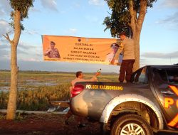 Polsek Kaligondang Pasang Imbauan Larangan Balap Liar di Jalan Raya Desa Cilapar – Tejasari