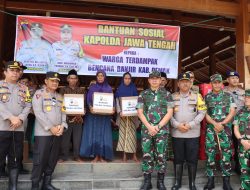 Kunjungi Korban Banjir di Demak, Kapolda Jateng: Segera Salurkan Logistik dan Obat – obatan