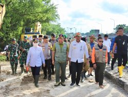 Kapolda Jateng beserta Kepala BNPB Cek Kondisi Banjir di Demak