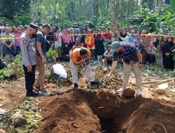 Makam di Mrebet Dibongkar Orang Tidak Dikenal, Polisi Periksa TKP