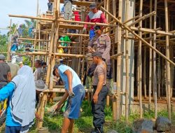 Polsek Karanganyar Ikut Kerja Bakti Pembangunan Pondok Pesantren