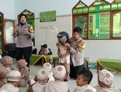 Polsek Kalimanah Beri Pemahaman Tertib Lalu Lintas Siswa Madrasah