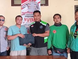 Polsek Purbalingga Bersama Komunitas Ojek Online Serahkan Dokumen Penting 