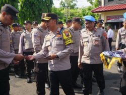 Polres PurbaIingga Bagikan Buku Saku Pedoman Netralitas Polri pada Pilkada 2024