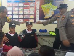 Siswa TK Senang, Pakai Atribut Polri di Polsek Kutasari