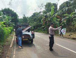 TNI-Polri Kawal Pelepasan Alat Peraga Kampanye di Kejobong