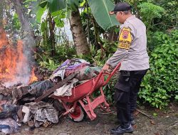 Polsek Karangmoncol Ikut Kerja Bakti Bersihkan Sarang Ular