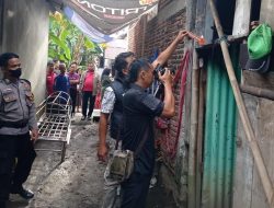 Polisi Periksa TKP Gantung Diri di Bojongsari