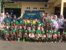 Polisi Sahabat Anak Polsek Kejobong Ajak Siswa Bermain Sambil Belajar