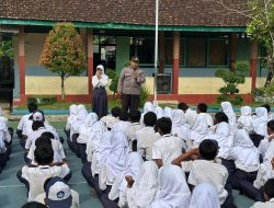 Polisi Sosialisasi Cegah Perundungan di SMP Negeri 1 Bukateja