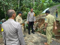 Kapolres Purbalingga Cek Lokasi Bencana dan Salurkan Bantuan Sosial