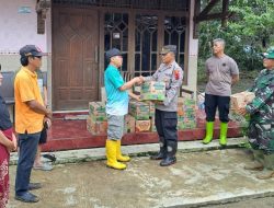 Kapolsek Bukateja Salurkan Bantuan untuk Warga Terdampak Banjir