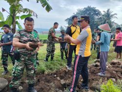 Polres Purbalingga Ikut Kerja Bakti Bersihkan Tempat Ibadah di Bojongsari