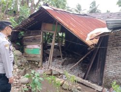 Polisi Cek Bencana Angin Kencang di Karangmoncol, Lima Rumah Rusak