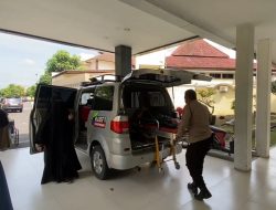 Polisi di Sukoharjo, Sulap Mobil Pribadi Jadi Ambulans untuk Bantu Masyarakat