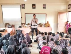 Polsek Padamara Ajak Siswa Waspada Dampak Negatif Medsos