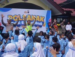 Kunjungi Polres Purbalingga, Siswa TK IT Bina Putra Belajar dan Bermain dengan Polisi