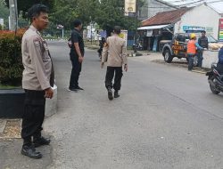 Kabel Listrik Putus Melintang di Jalan Raya Kalimanah, Polisi Sigap Atur Lalu Lintas