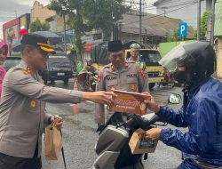 Gerimis Tak Halangi Polres Purbalingga Berbagi dengan Sesama