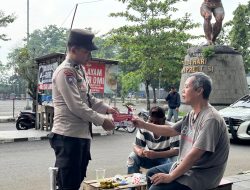 Pengunjung GOR Goentoer Darjono Diberi Sosialisasi Waspada Premanisme oleh Polisi