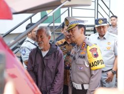 Apresiasi Ketaatan Masyarakat Bayar Pajak Kendaraan, Petugas Bagikan Puluhan Hadiah Pada Pengendara yang Tertib