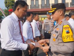 Kapolres Purbalingga Beri Penghargaan Personel Berprestasi