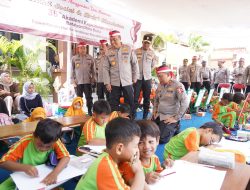 Alumni Akpol 90 Lanjutkan Bakti Sosial di Genuk, Wakapolri Sapa Anak-Anak dengan Humanis