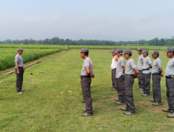 Bhabinkamtibmas Polsek Kemangkon Beri Pelatihan Linmas Desa Senon