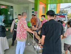 Patroli Polsek Bobotsari Evakuasi Penderes Jatuh dari Pohon Kelapa